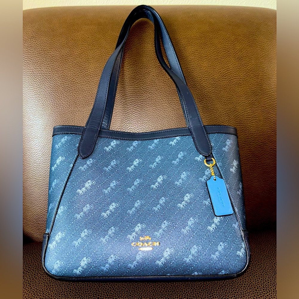 Coach carriage Tote magnetic buckle shoulder bag
